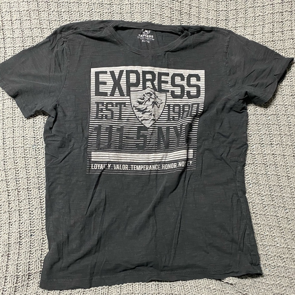 Men’s Express Short Sleeve Graphic Tee